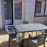 Charmante Maisonnette Avec Piscine, Proche Et Commerces à Sur - Fr-1-194-408 Appartement