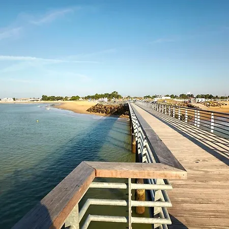 Charmante Maisonnette Avec Piscine, Proche Et Commerces A Sur - Fr-1-357-303