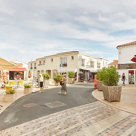 Charmante Maisonnette Avec Piscine, Proche Et Commerces A Sur - Fr-1-194-408 La Tranche-sur-Mer