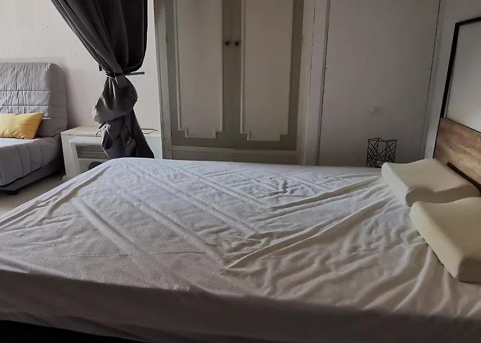 Charmante Maisonnette Avec Piscine, Proche Et Commerces A Sur - Fr-1-357-303 *