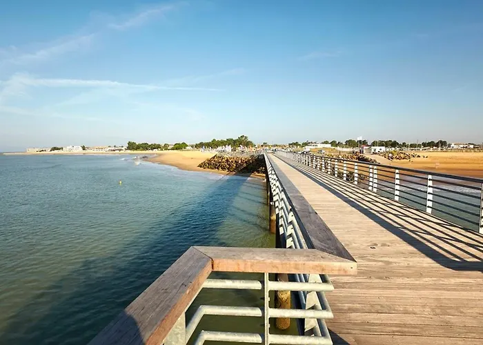 Charmante Maisonnette Avec Piscine, Proche Et Commerces A Sur - Fr-1-357-303